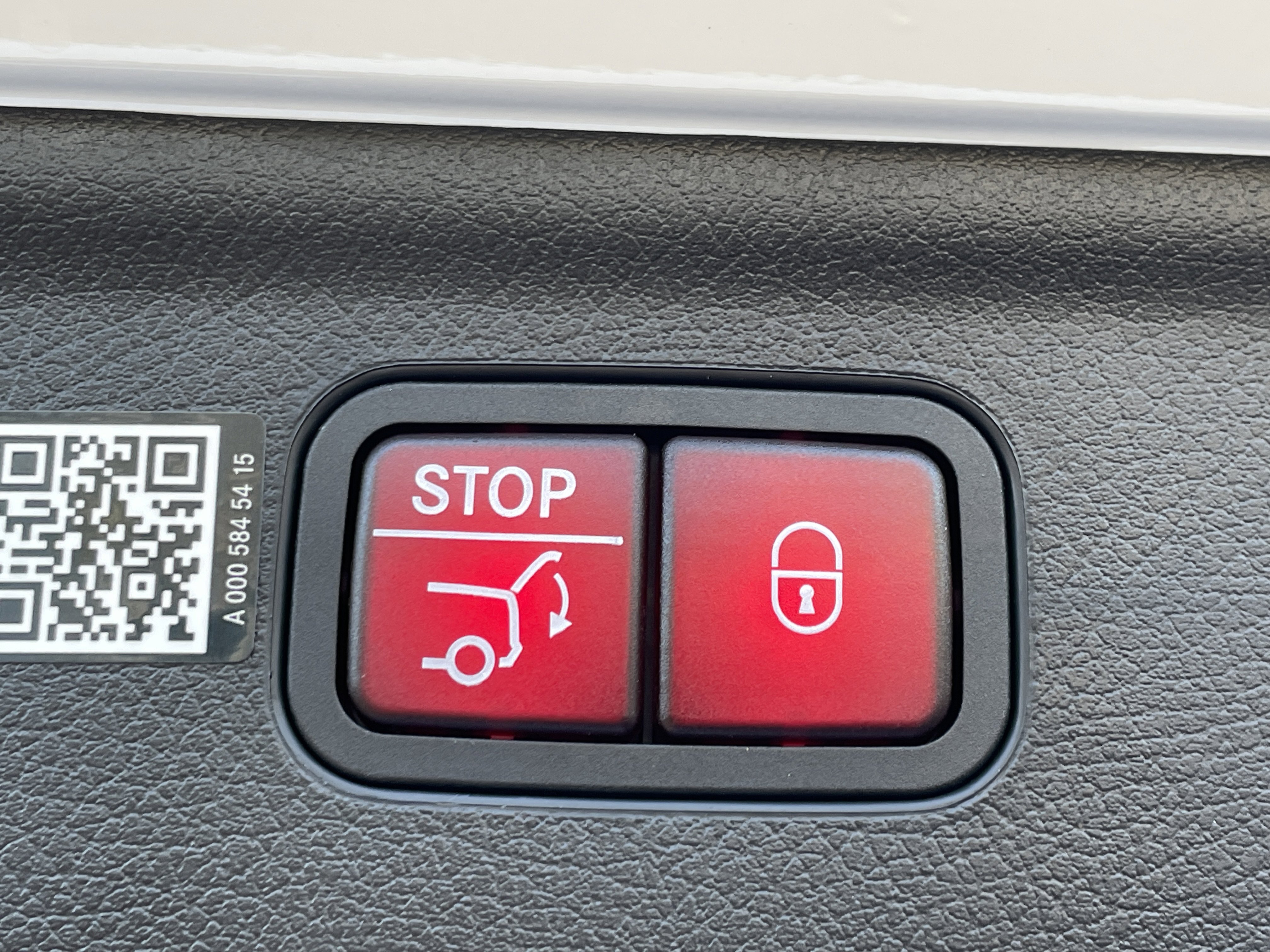 New 2026 Mercedes-Benz EQE 320 4MATIC SUV image 10