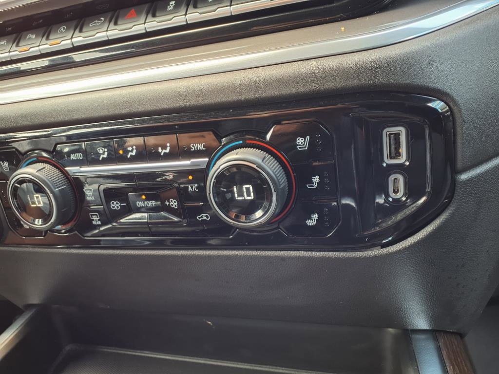 Used 2023 Chevrolet Silverado 1500 High Country w/ Technology Package image 11