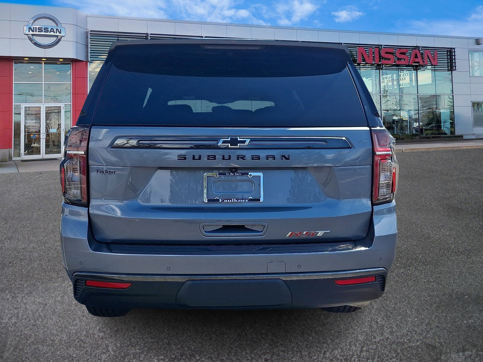 Used 2022 Chevrolet Suburban RST w/ Luxury Package AWD/4WD image 5