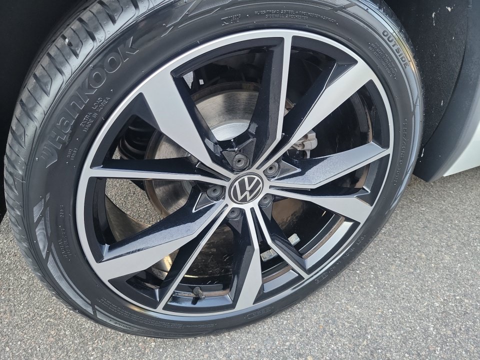 Certified 2022 Volkswagen Tiguan SEL R-Line AWD/4WD image 27
