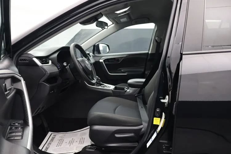 Used 2022 Toyota RAV4 LE AWD/4WD image 11