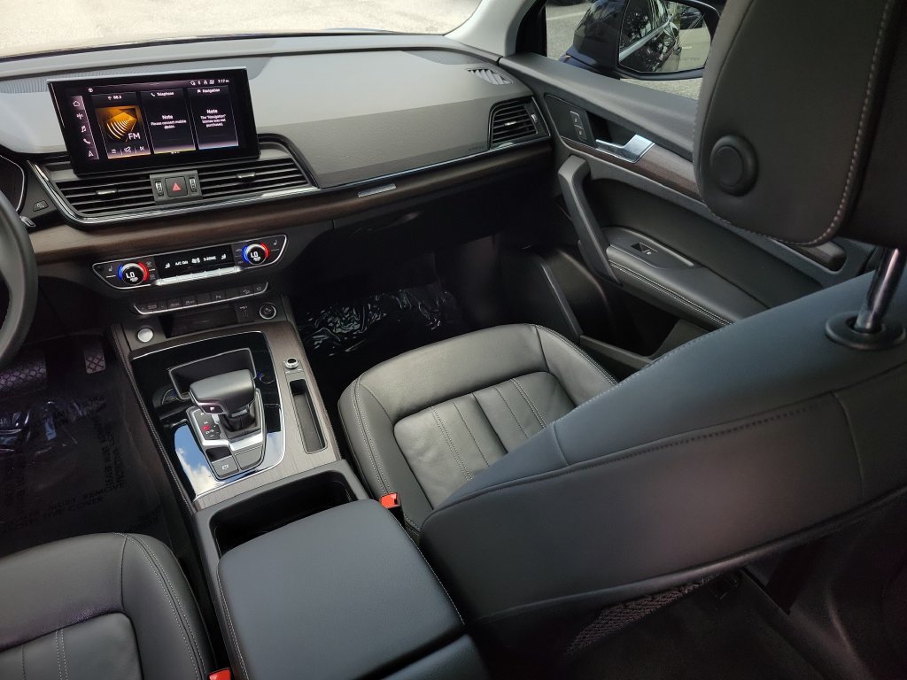 Certified 2021 Audi Q5 2.0T Premium Plus w/ Premium Plus Package AWD/4WD image 24