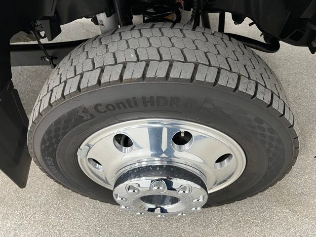 Used 2025 Ford F450 Platinum w/ FX4 Off-Road Package image 17