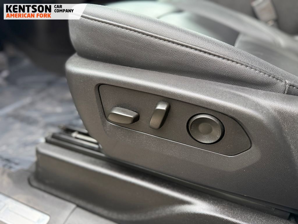 Used 2025 Chevrolet Suburban Z71 AWD/4WD image 34