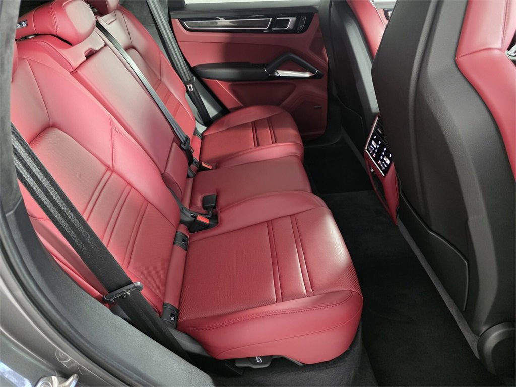Used 2023 Porsche Cayenne Turbo image 28