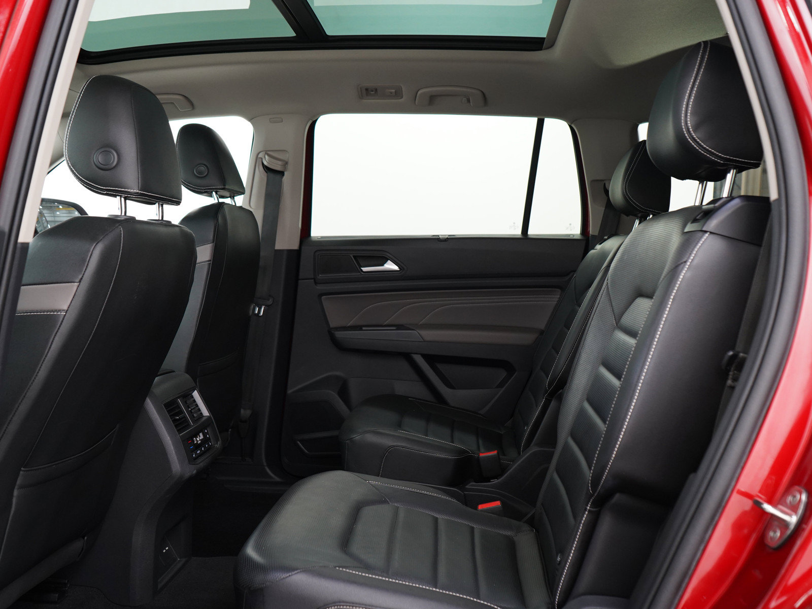 Used 2021 Volkswagen Atlas SEL AWD/4WD image 16