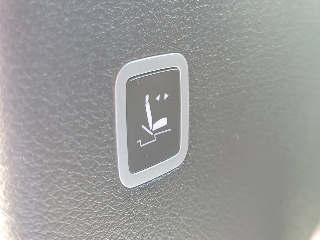 Used 2019 Chrysler Pacifica Touring-L FWD image 16