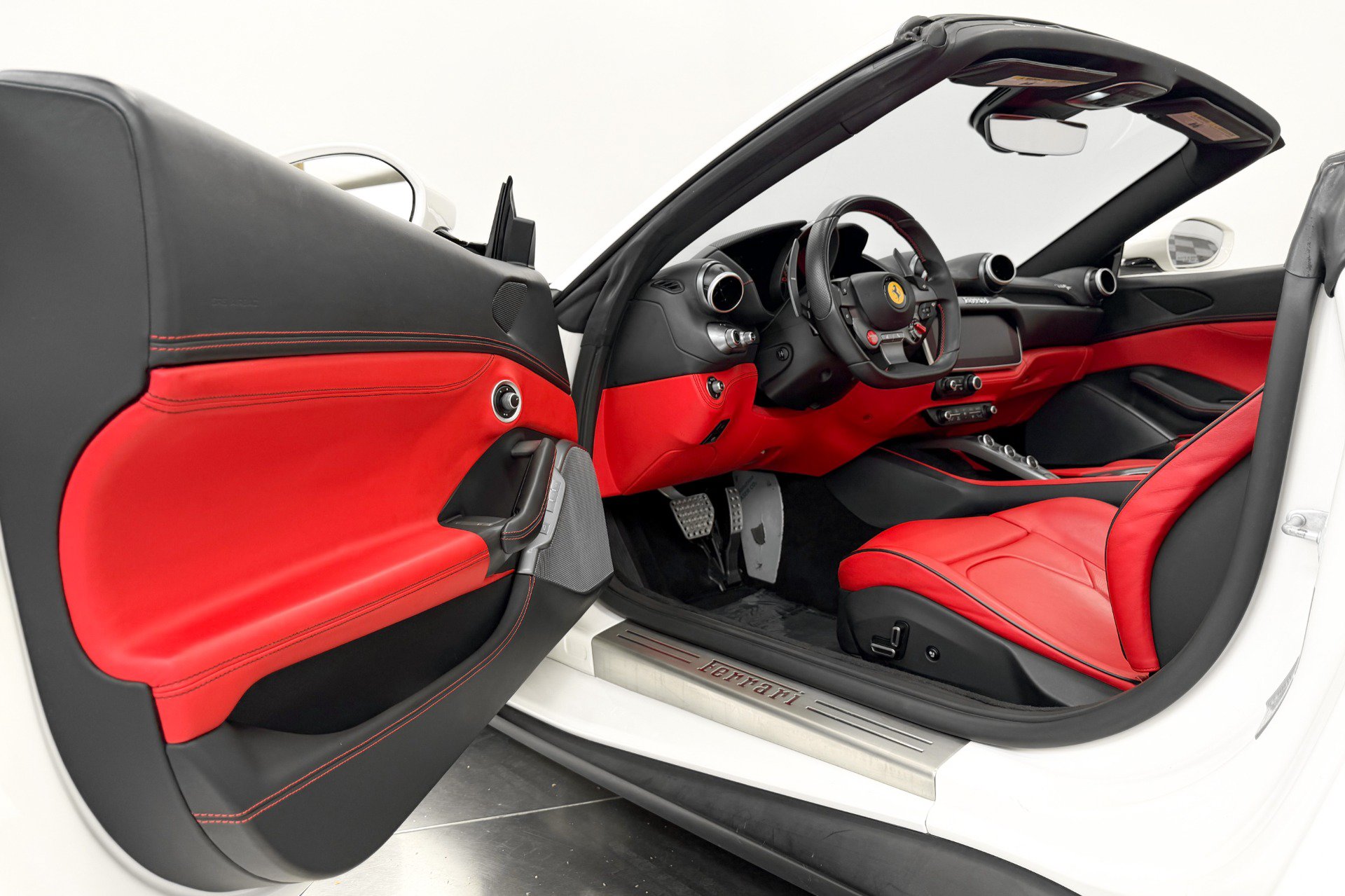 Used 2020 Ferrari Portofino RWD image 26