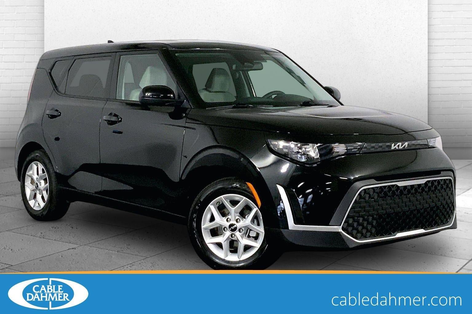 Used 2025 Kia Soul LX FWD image 1