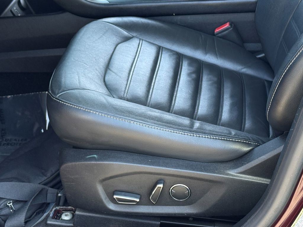 Used 2017 Ford Fusion SE w/ Fusion SE Technology Package image 19