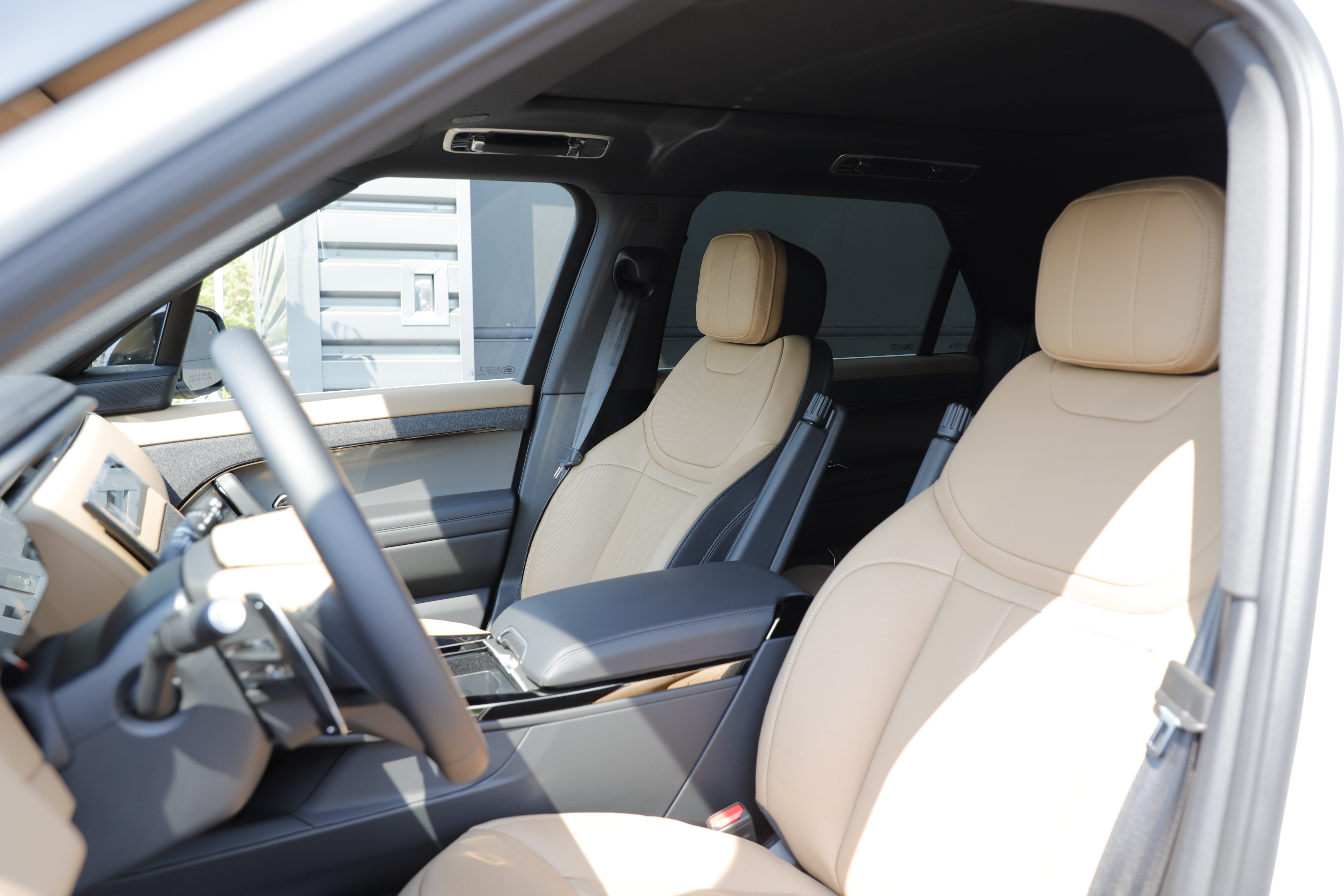 New 2026 Land Rover Range Rover Sport Dynamic SE AWD/4WD image 17