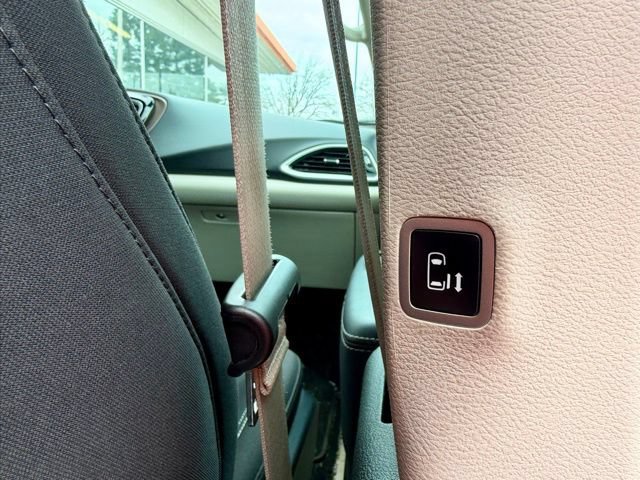 Used 2023 Chrysler Voyager LX FWD image 20