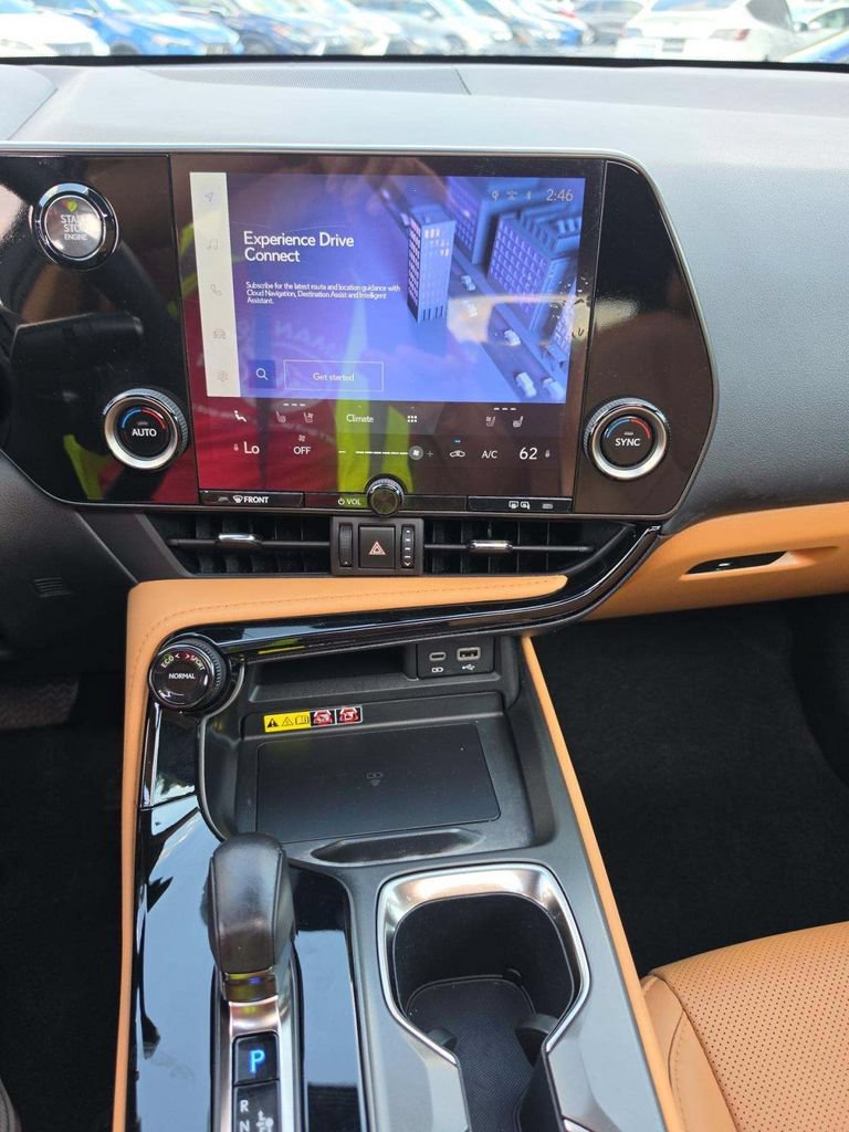 Used 2025 Lexus NX 250 FWD w/ Towing Package (2000 Lbs) image 6