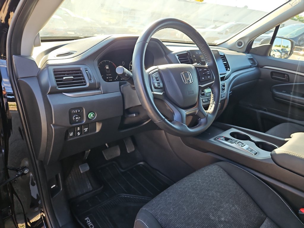 Used 2025 Honda Ridgeline Sport image 18