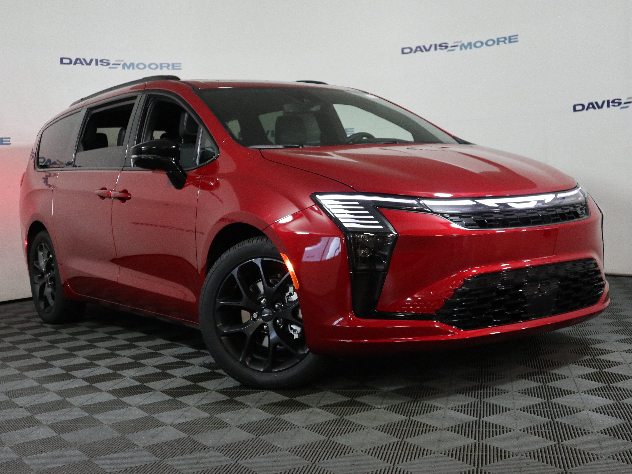 New 2027 Chrysler Pacifica Limited FWD image 2