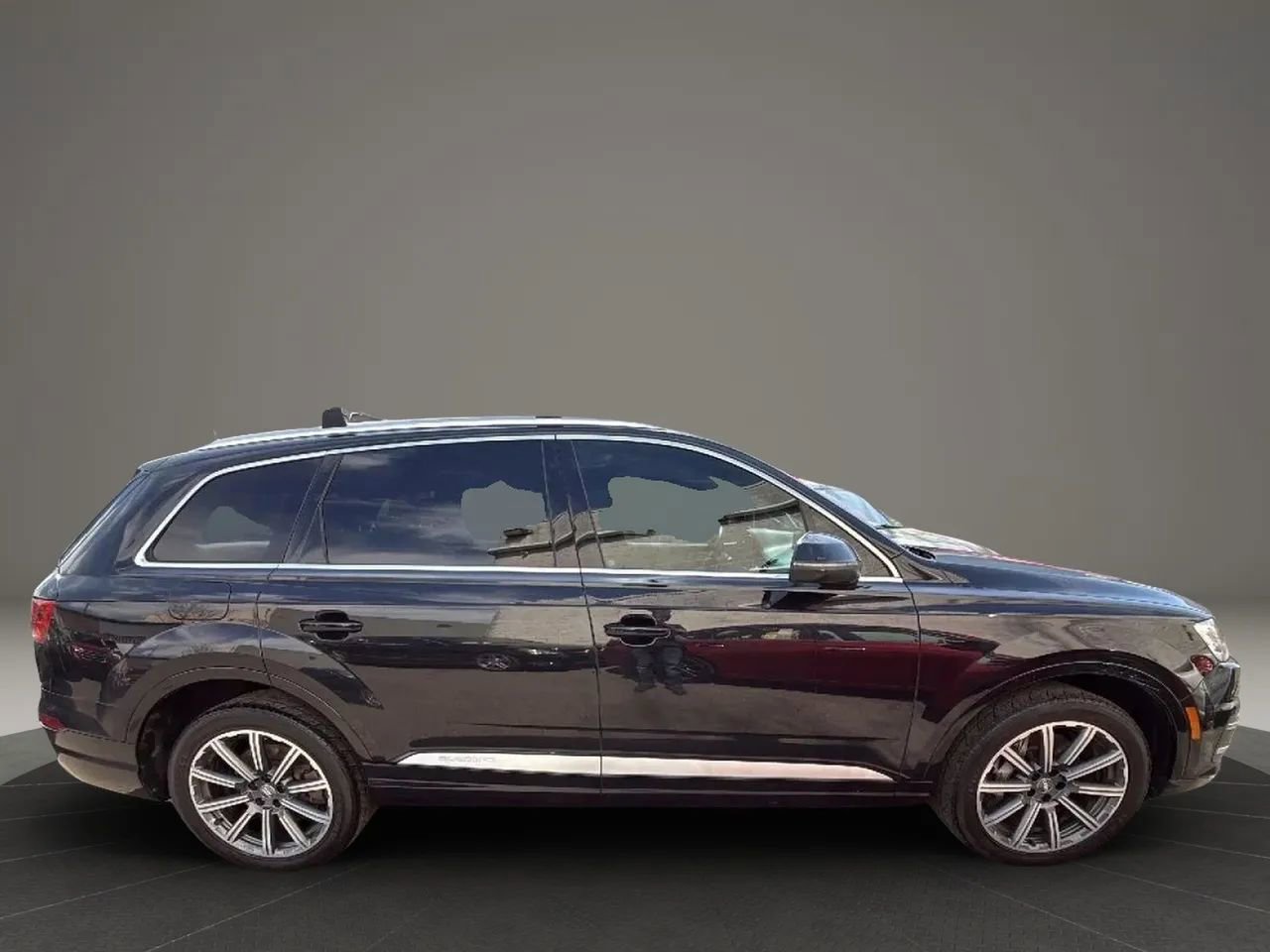Used 2017 Audi Q7 3.0T Premium Plus w/ Premium Plus Package AWD/4WD image 4