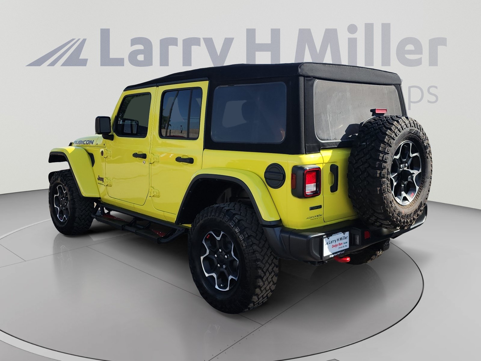 Used 2023 Jeep Wrangler Unlimited Rubicon w/ Cold Weather Group AWD/4WD image 3
