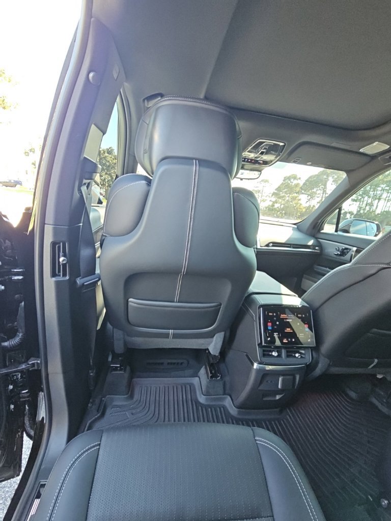 Used 2027 Cadillac Vistiq Luxury AWD/4WD image 15