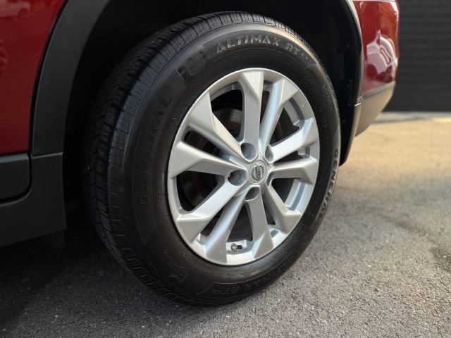 Used 2015 Nissan Rogue SV image 35