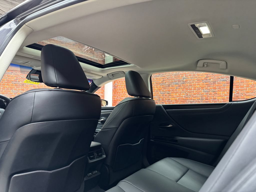 Used 2023 Lexus ES 350 w/ Premium Package FWD image 3
