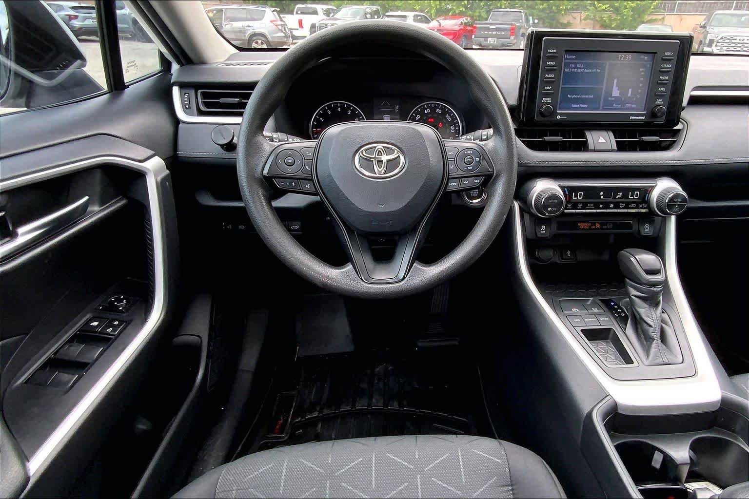 Used 2021 Toyota RAV4 XLE w/ Convenience Package FWD image 6