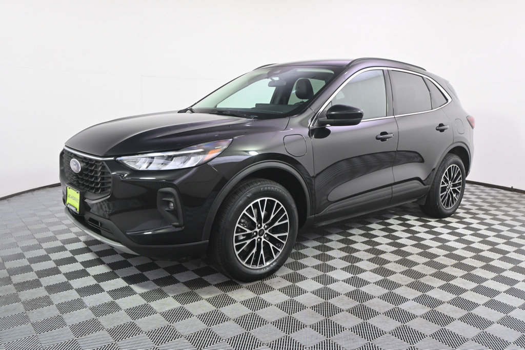 Used 2025 Ford Escape SE FWD image 2