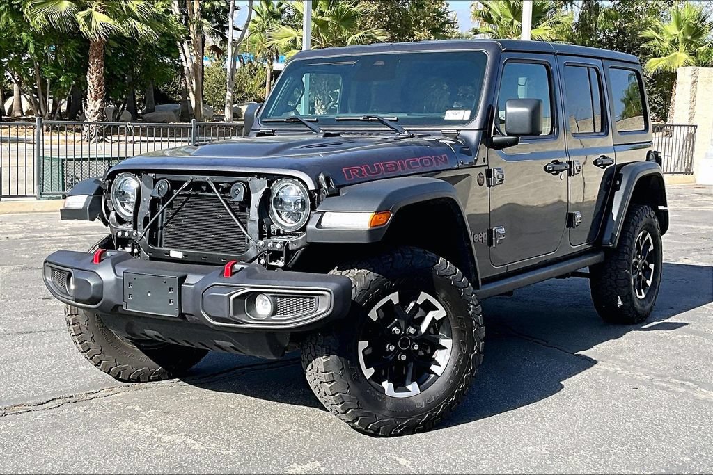 Used 2025 Jeep Wrangler Unlimited Rubicon w/ Convenience Group AWD/4WD image 2
