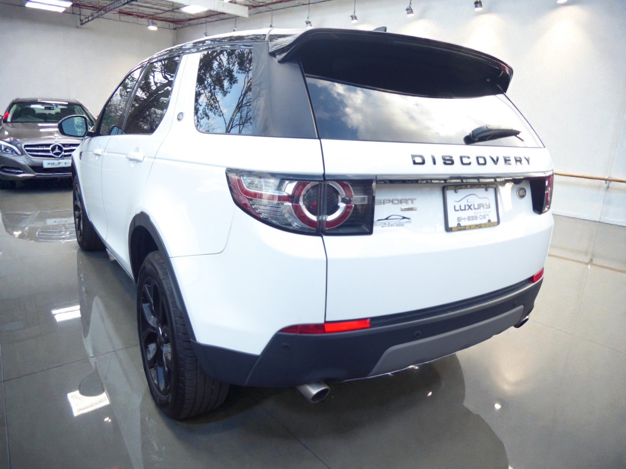 Used 2018 Land Rover Discovery Sport HSE image 8