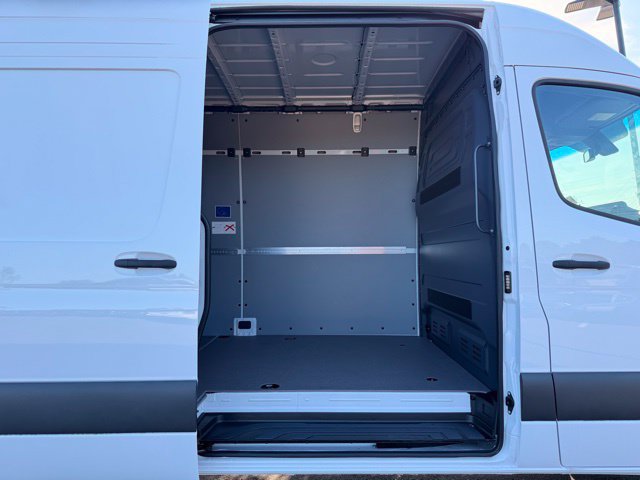 Used 2025 Mercedes-Benz Sprinter 2500 image 16