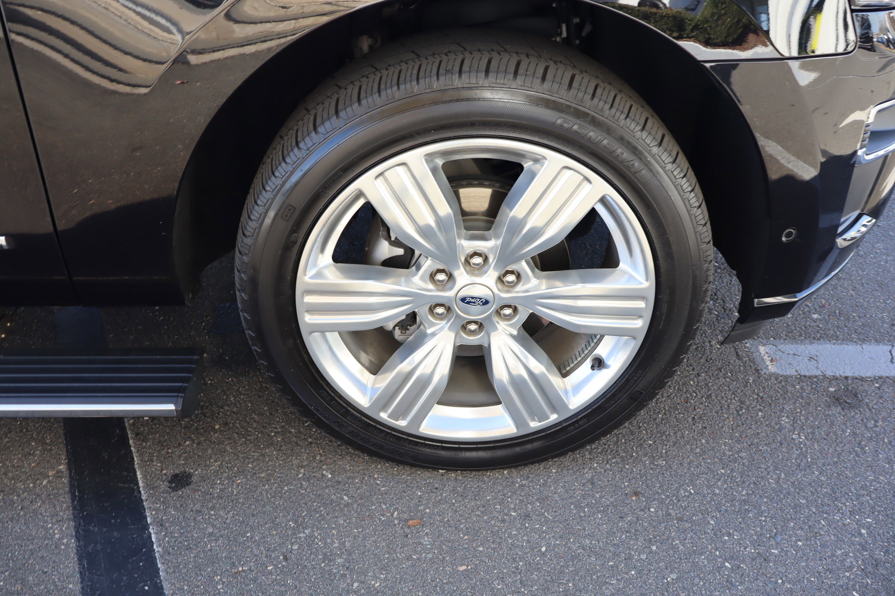 Used 2024 Ford Expedition Platinum image 43