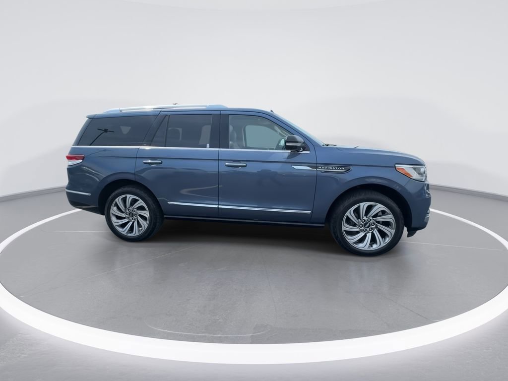 Used 2023 Lincoln Navigator Reserve image 9