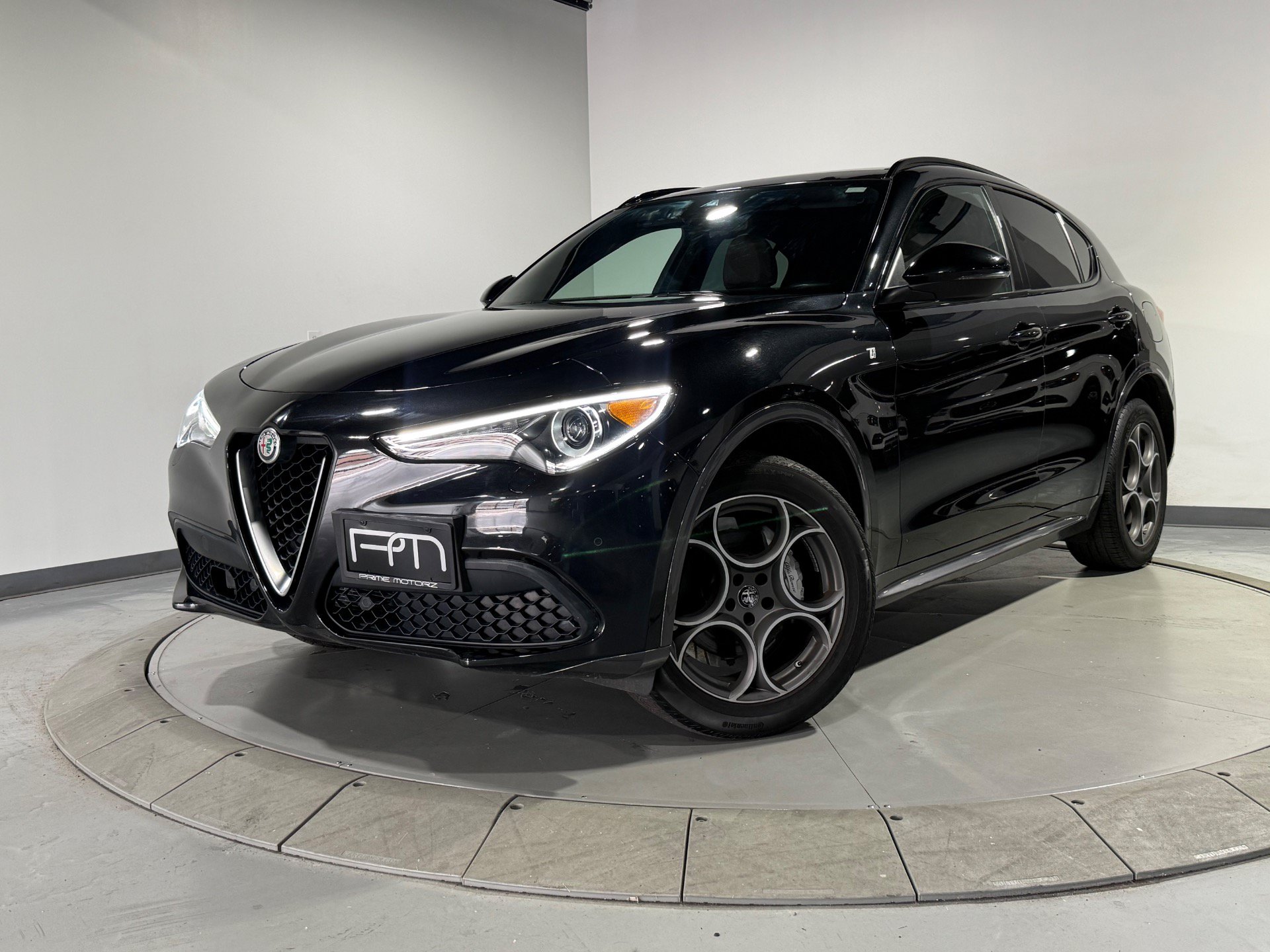 Used 2023 Alfa Romeo Stelvio Ti AWD/4WD image 1
