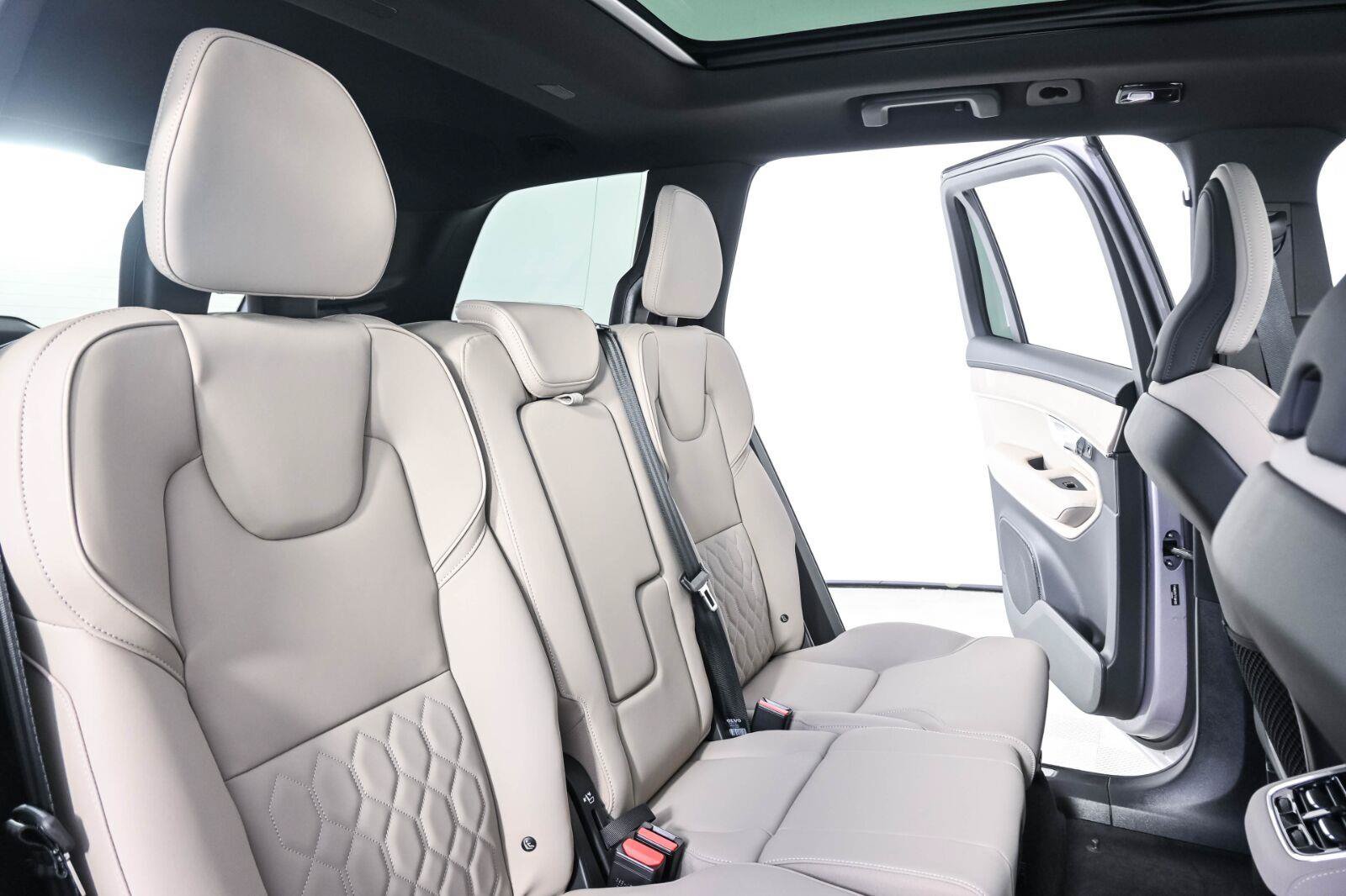 New 2026 Volvo XC90 B6 Plus w/ Protection Package Premier AWD/4WD image 23
