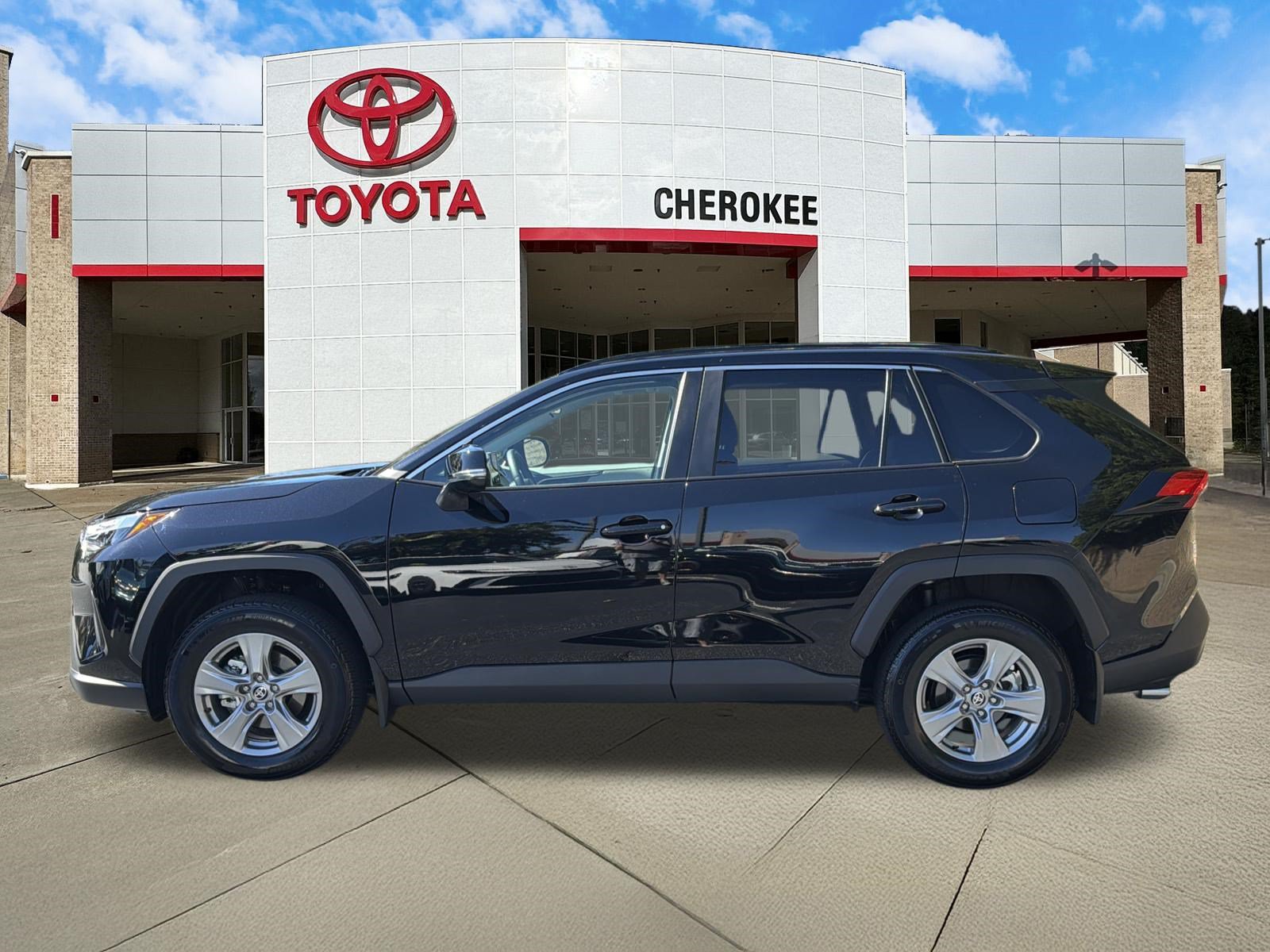 Used 2025 Toyota RAV4 XLE w/ Convenience Package FWD image 8