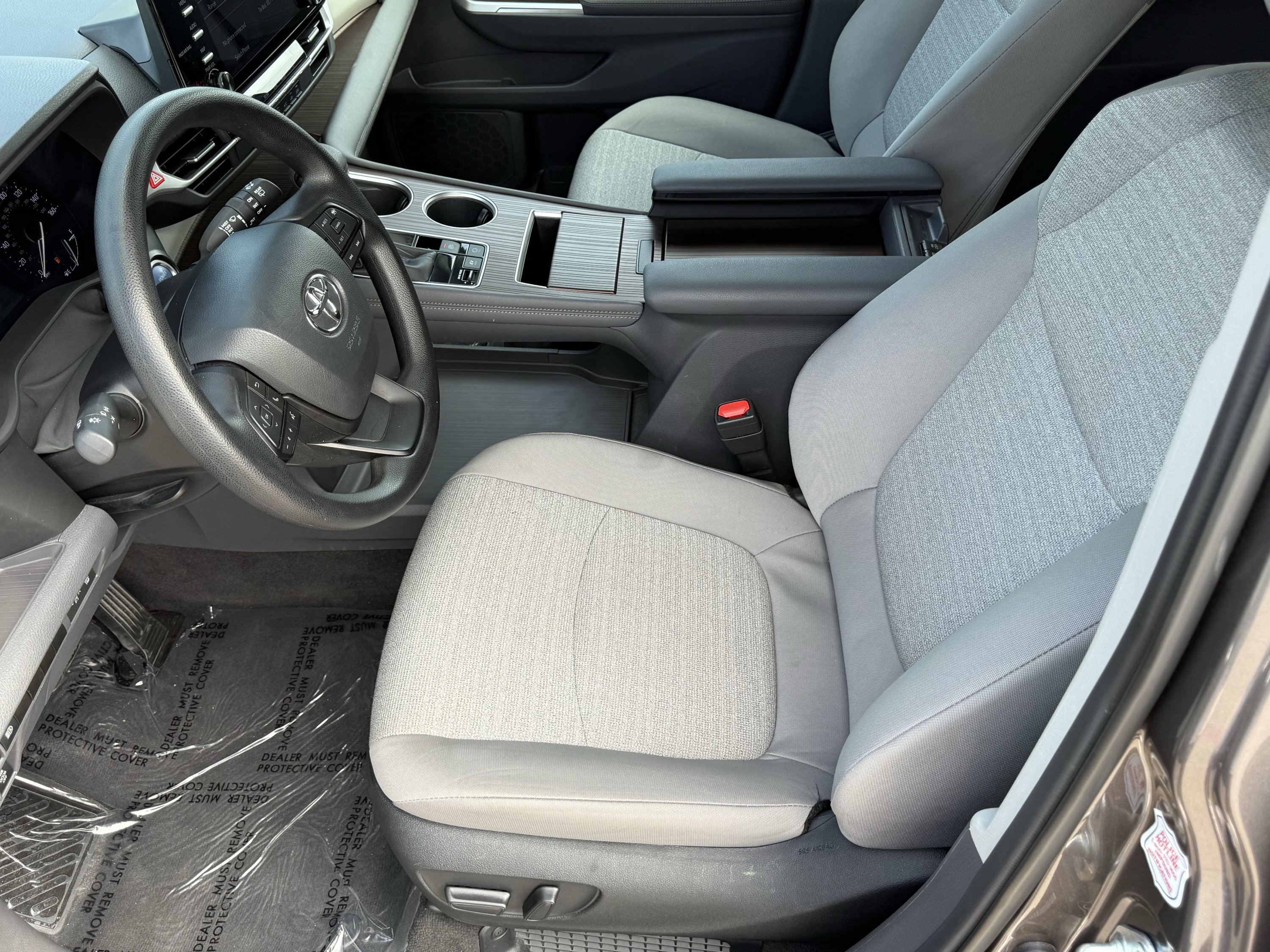 Used 2024 Toyota Sienna LE image 31