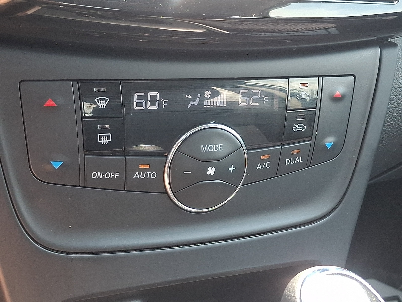 Used 2019 Nissan Sentra SV w/ Special Edition Package FWD image 16