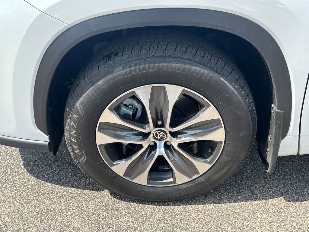 Used 2026 Toyota Highlander XLE image 40