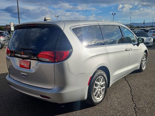 Used 2023 Chrysler Voyager LX image 5