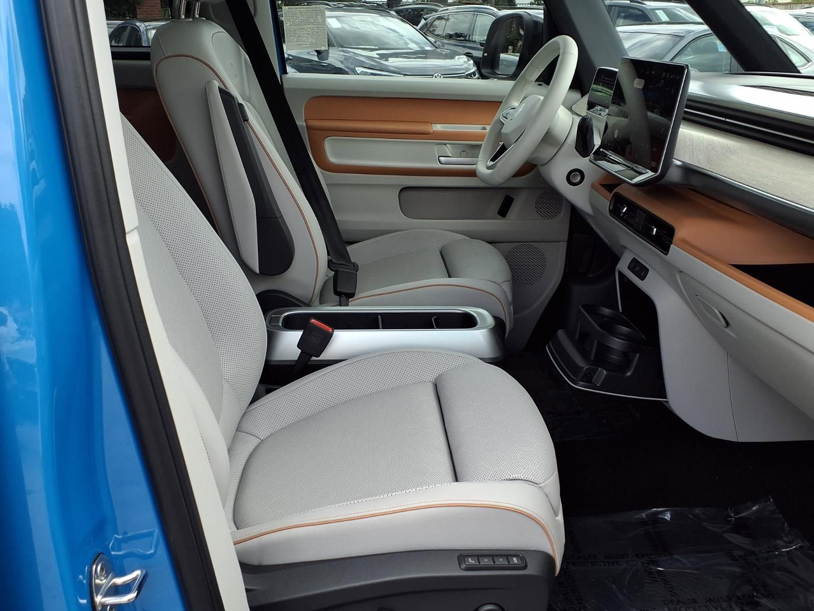 Certified 2025 Volkswagen ID. Buzz 1st Edition RWD image 26