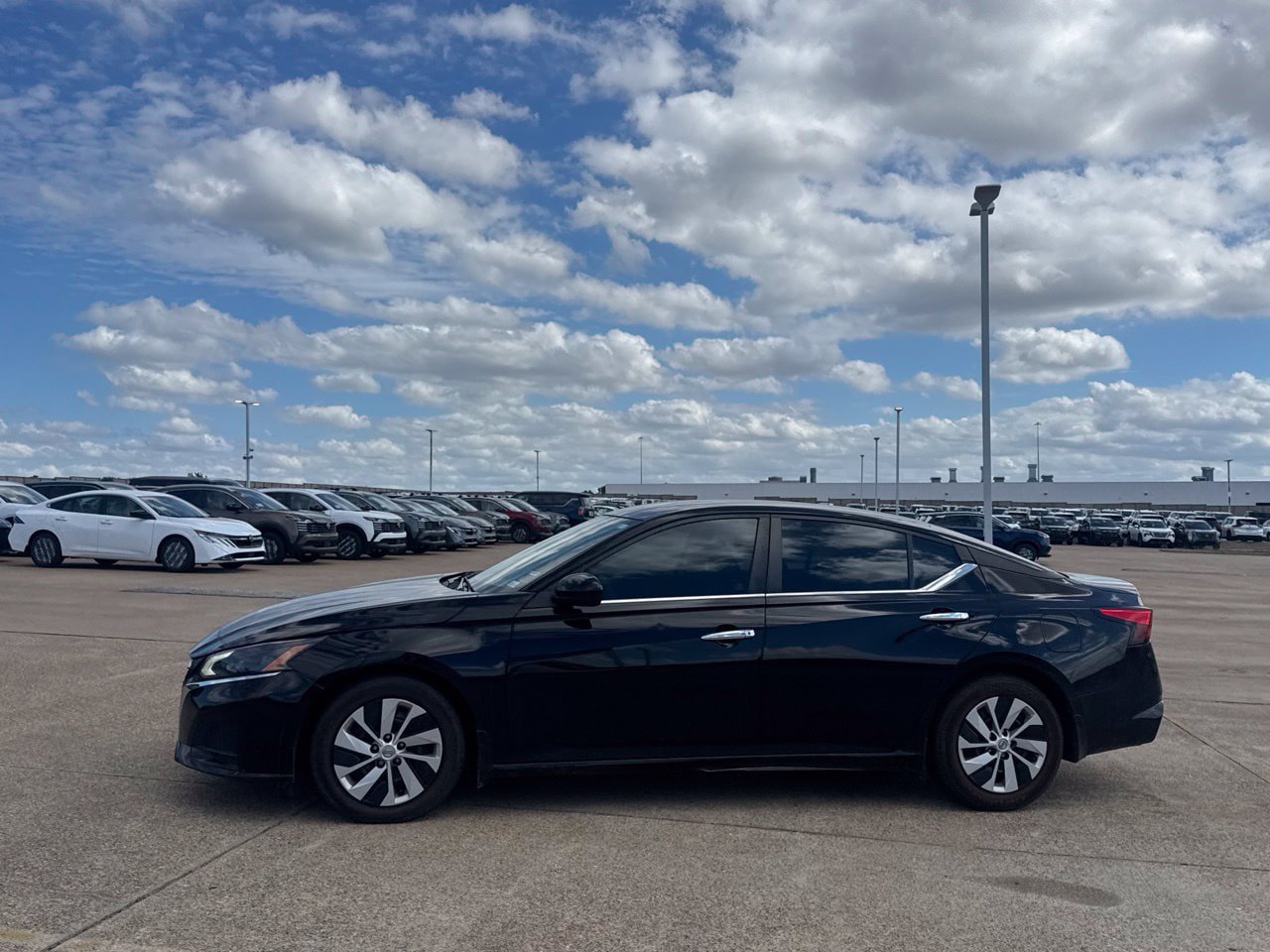 Used 2023 Nissan Altima 2.5 S FWD image 16