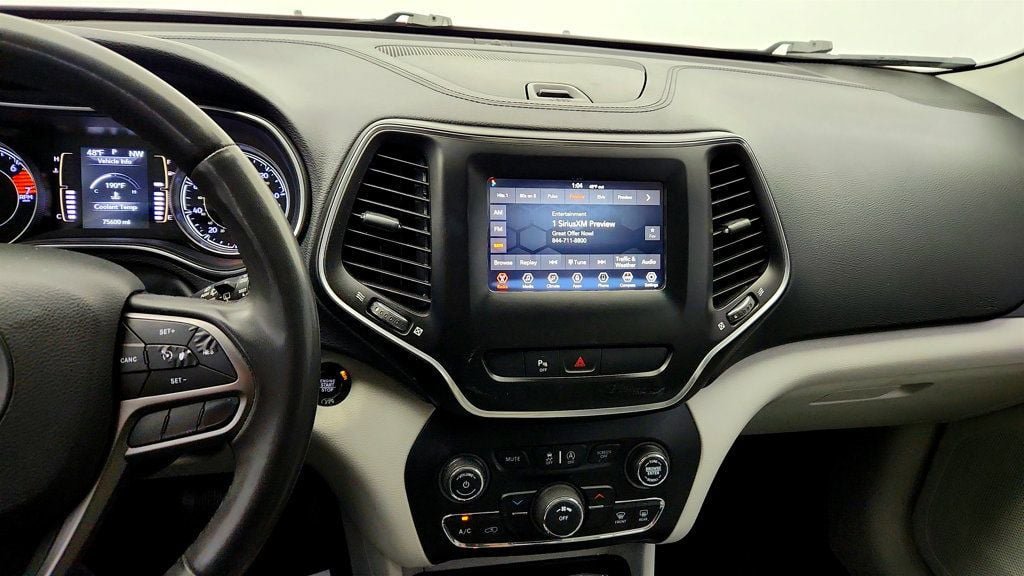 Used 2020 Jeep Cherokee Latitude Plus FWD image 17