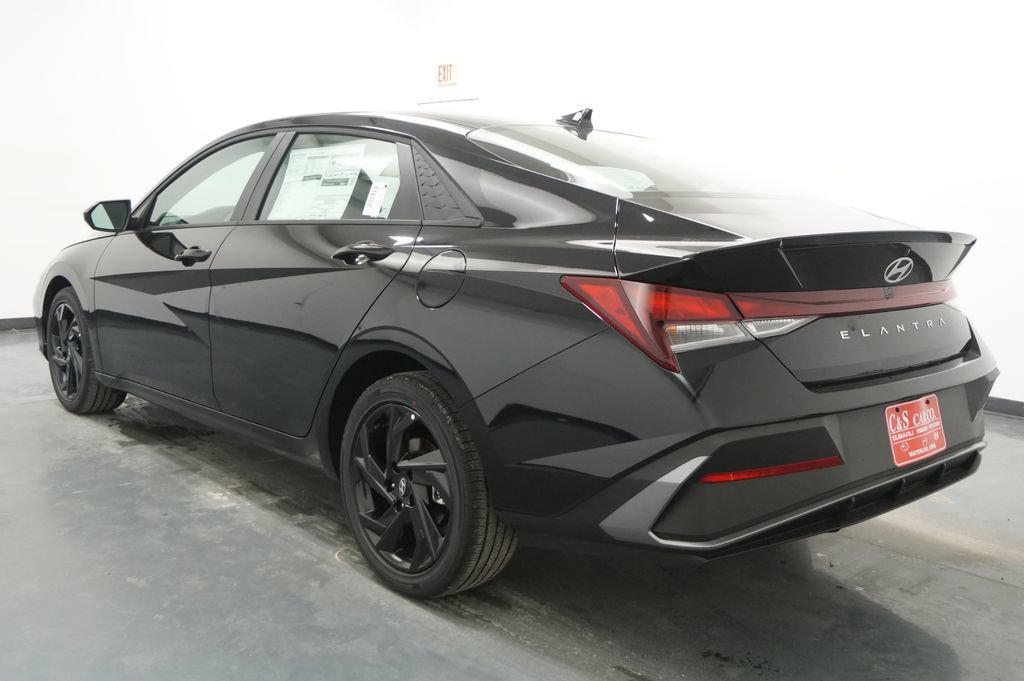 New 2026 Hyundai Elantra Sport FWD image 6
