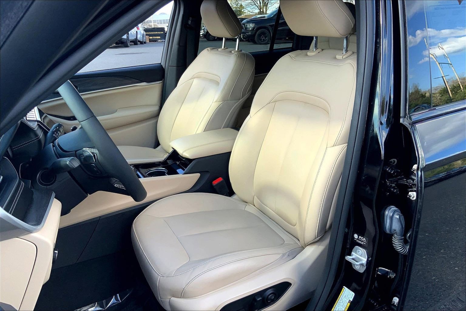 Certified 2023 Jeep Grand Cherokee Limited image 8