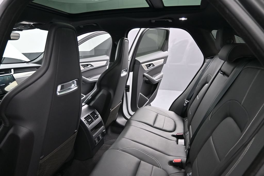 Certified 2024 Jaguar F-PACE R-Dynamic S AWD/4WD image 17