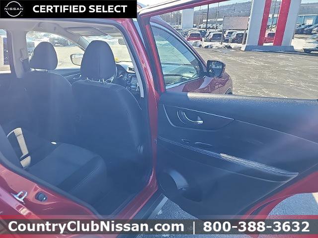 Certified 2017 Nissan Rogue SV w/ SV Premium Package image 30