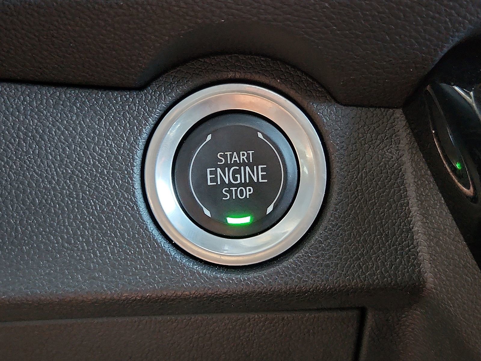 Used 2024 Chevrolet Traverse RS FWD image 22