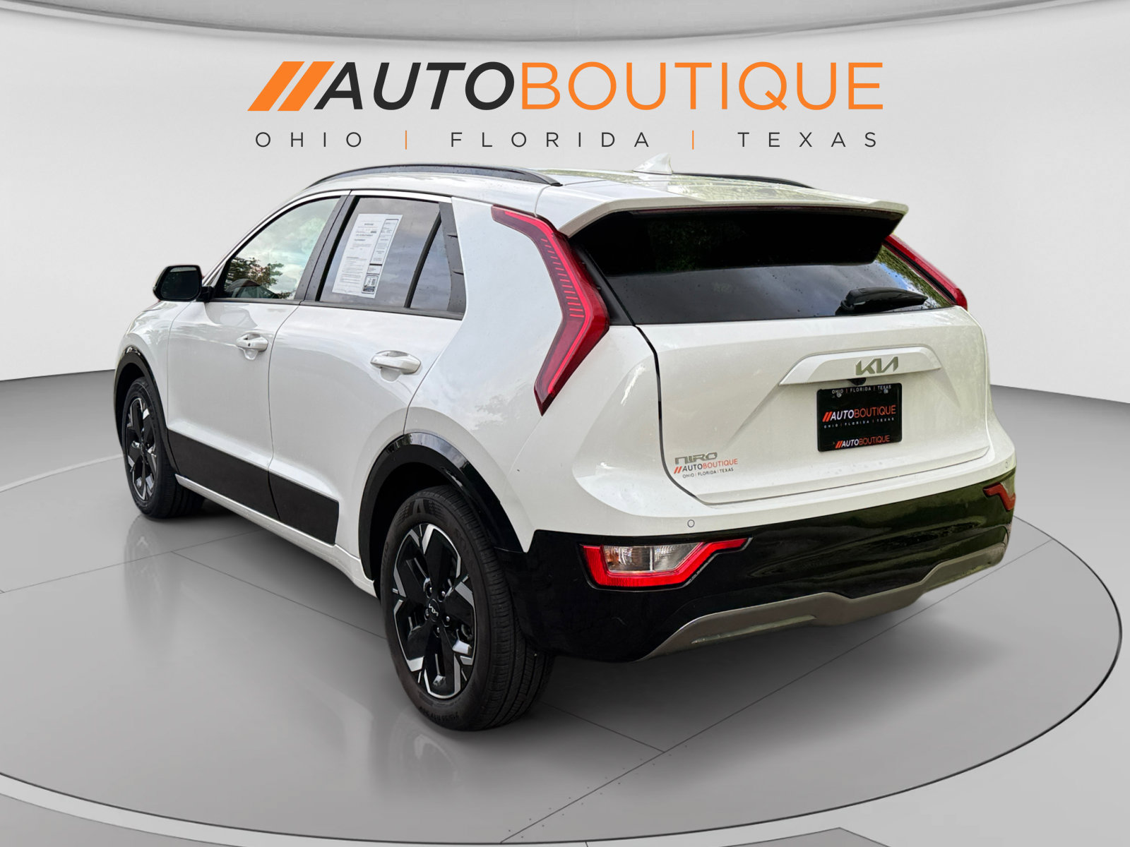 Used 2023 Kia Niro Wind w/ Wind Preserve Package FWD image 3