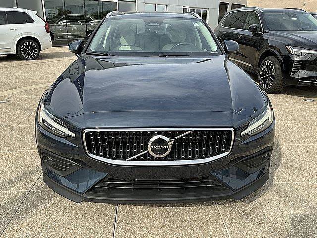 Certified 2024 Volvo V60 B5 Cross Country Plus w/ Protection Package Premier AWD/4WD image 12