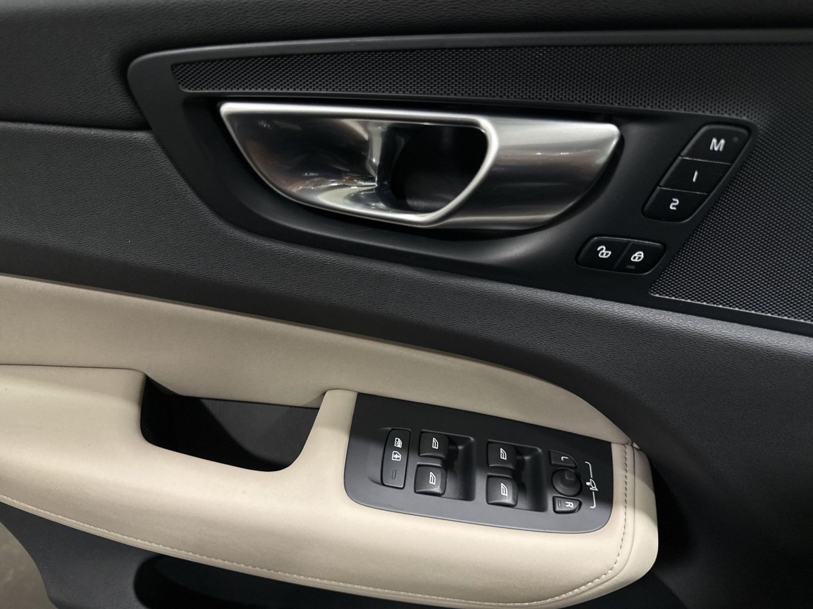 Certified 2026 Volvo XC60 B5 Plus AWD/4WD image 15