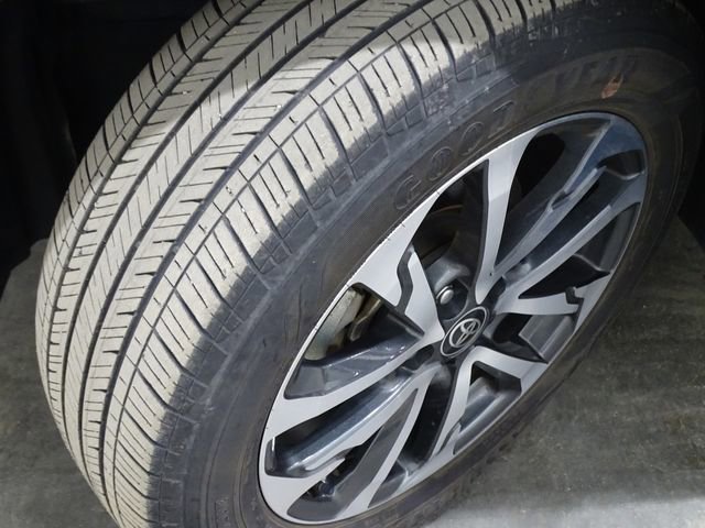 Used 2022 Toyota Corolla Cross XLE AWD/4WD image 42